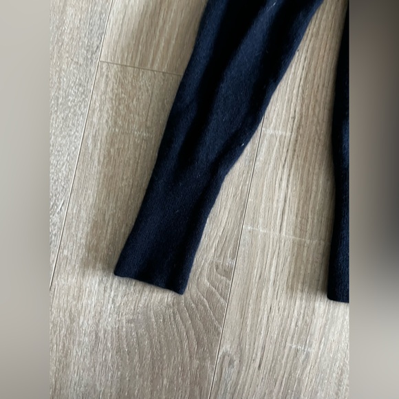 J.Crew Women’s Cashmere classic-fit crewneck sweater Navy - Size Small - Picture 6 of 10